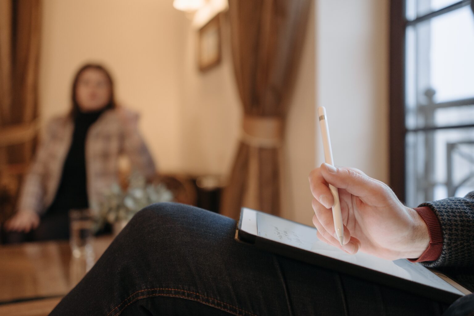 gesprek 2 mensen over genoeg partnerpensioen