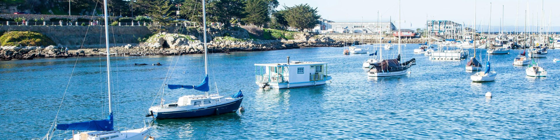 boten in een haven als illustratie bij een blog over invaarbonus